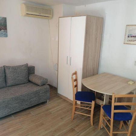 Apartman Milica Golubic  Buitenkant foto