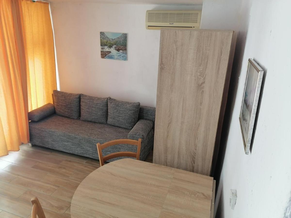 Apartman Milica Golubic  Buitenkant foto