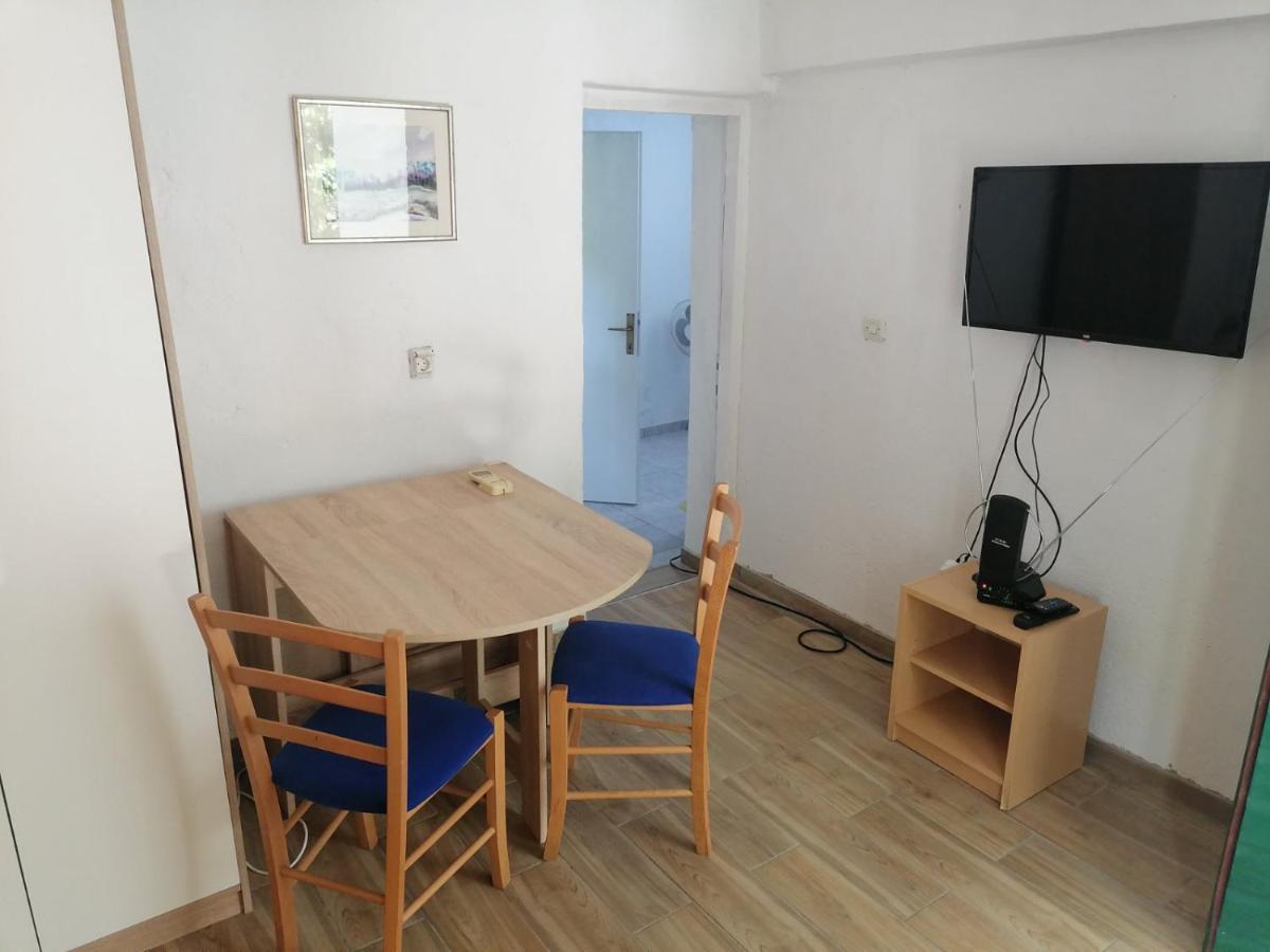 Apartman Milica Golubic  Buitenkant foto