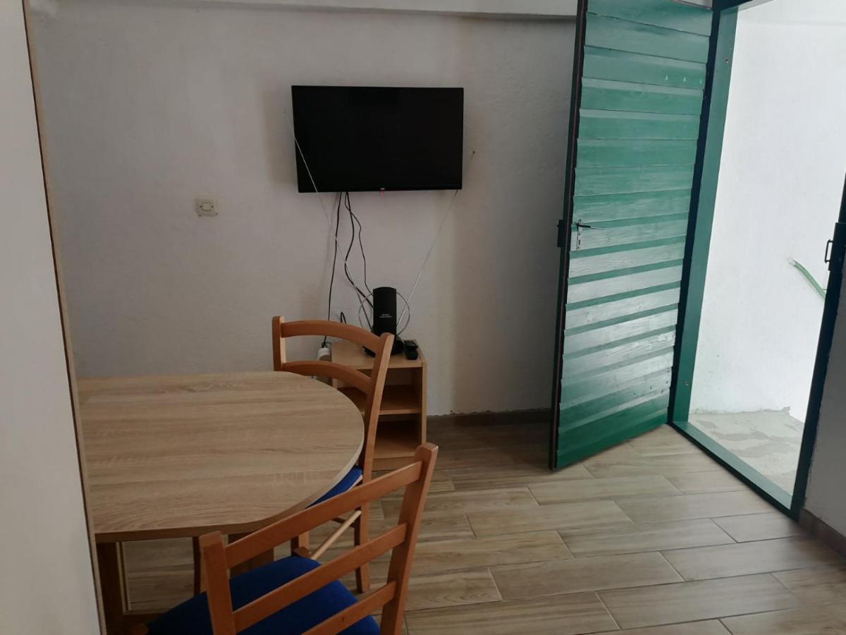 Apartman Milica Golubic  Buitenkant foto
