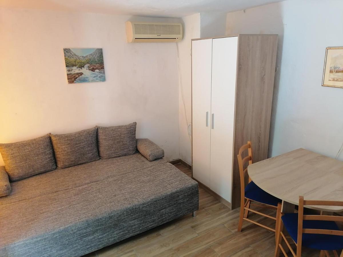 Apartman Milica Golubic  Buitenkant foto