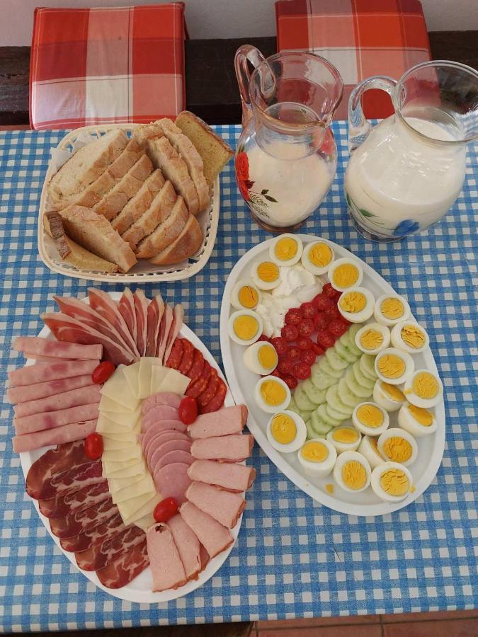 Apartman Milica Golubic  Buitenkant foto