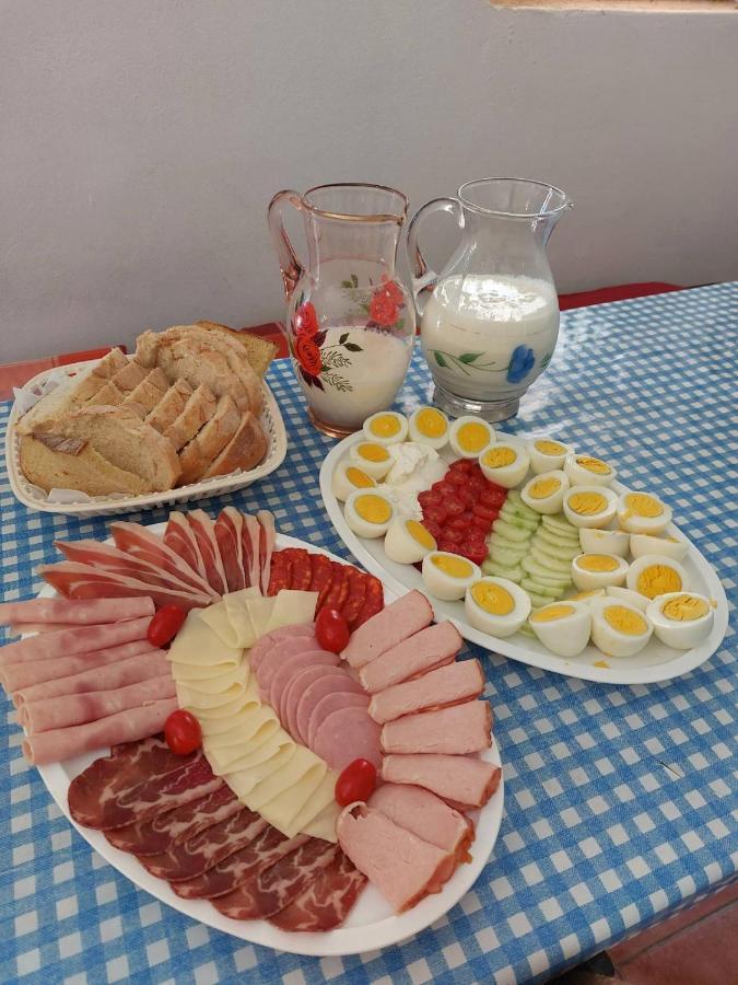 Apartman Milica Golubic  Buitenkant foto