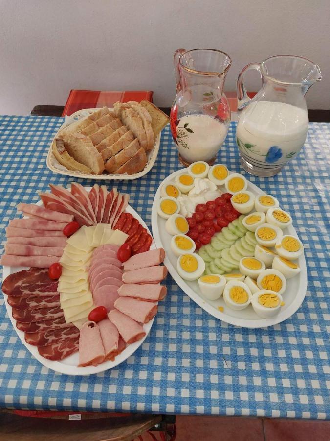 Apartman Milica Golubic  Buitenkant foto